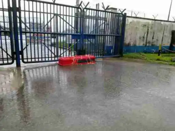 Photos:- Youths Dump Coffins In Front Of Exxon Mobil Gate In Akwa Ibom